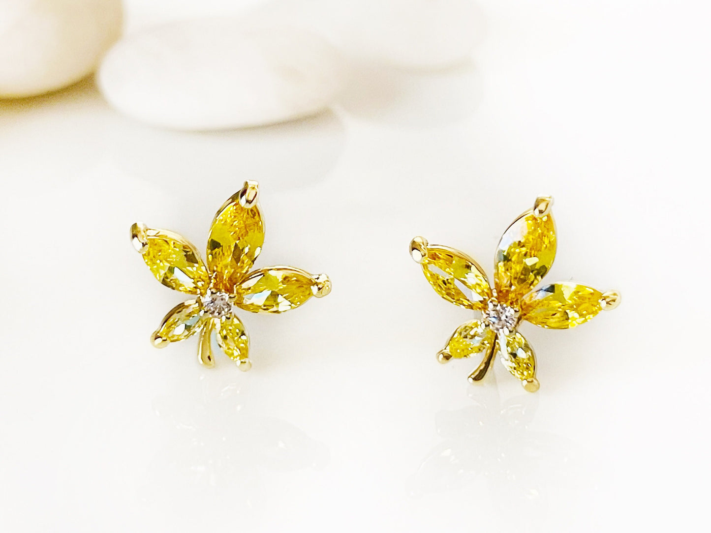 Citrine maple leaf stud earrings, yellow gemstone cluster earrings, gift for her, gift for mom, November birthstone