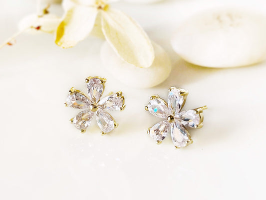 Small whites sapphire flower stud earrings, white gemstone flower studs, gift for her, gift for girls, April birthstone