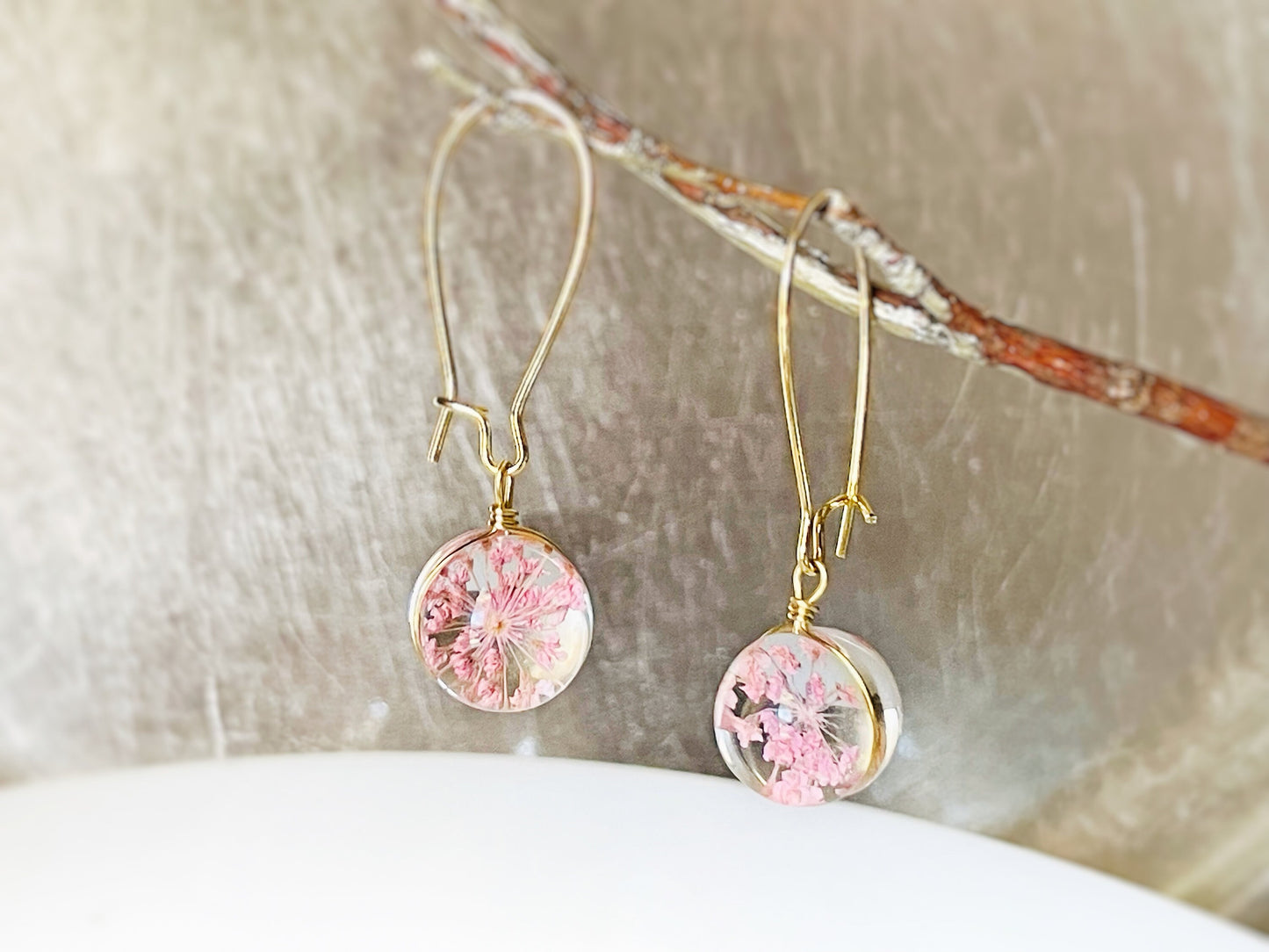 Purple fresh flower ball dangle earrings, fresh dried flower resin ball drop earrings, gift for mom, gift for her