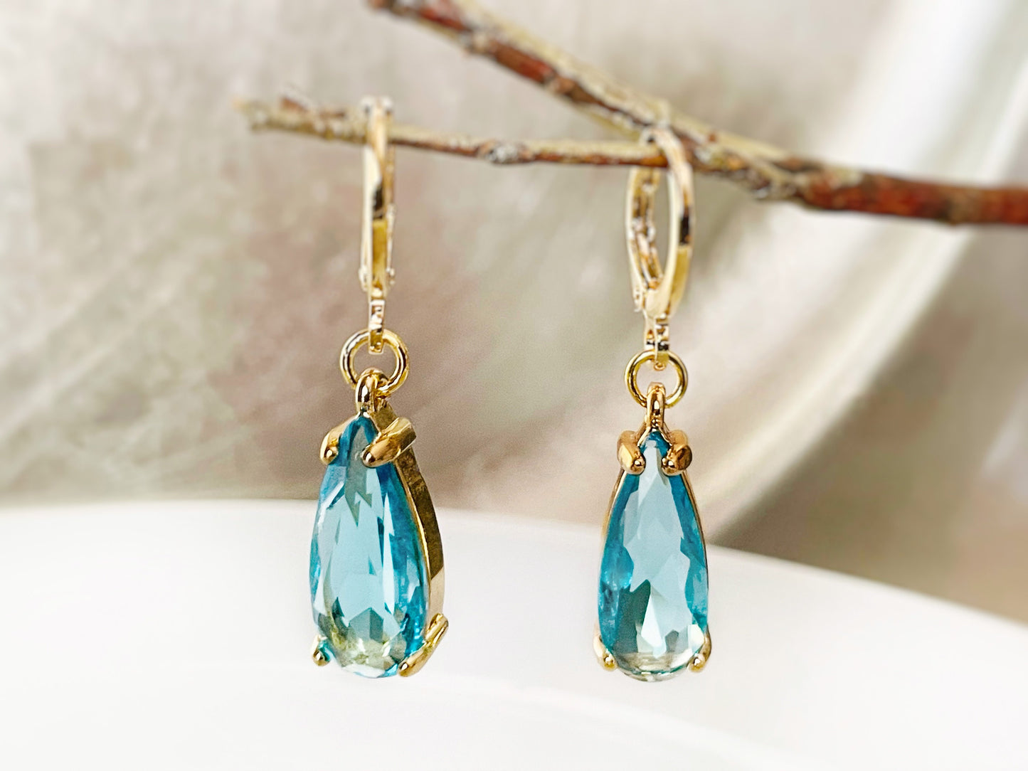 Aquamarine teardrop dangling earrings gold, March birthstones, elongated light blue gemstone earrings, gift for her, gift for mom