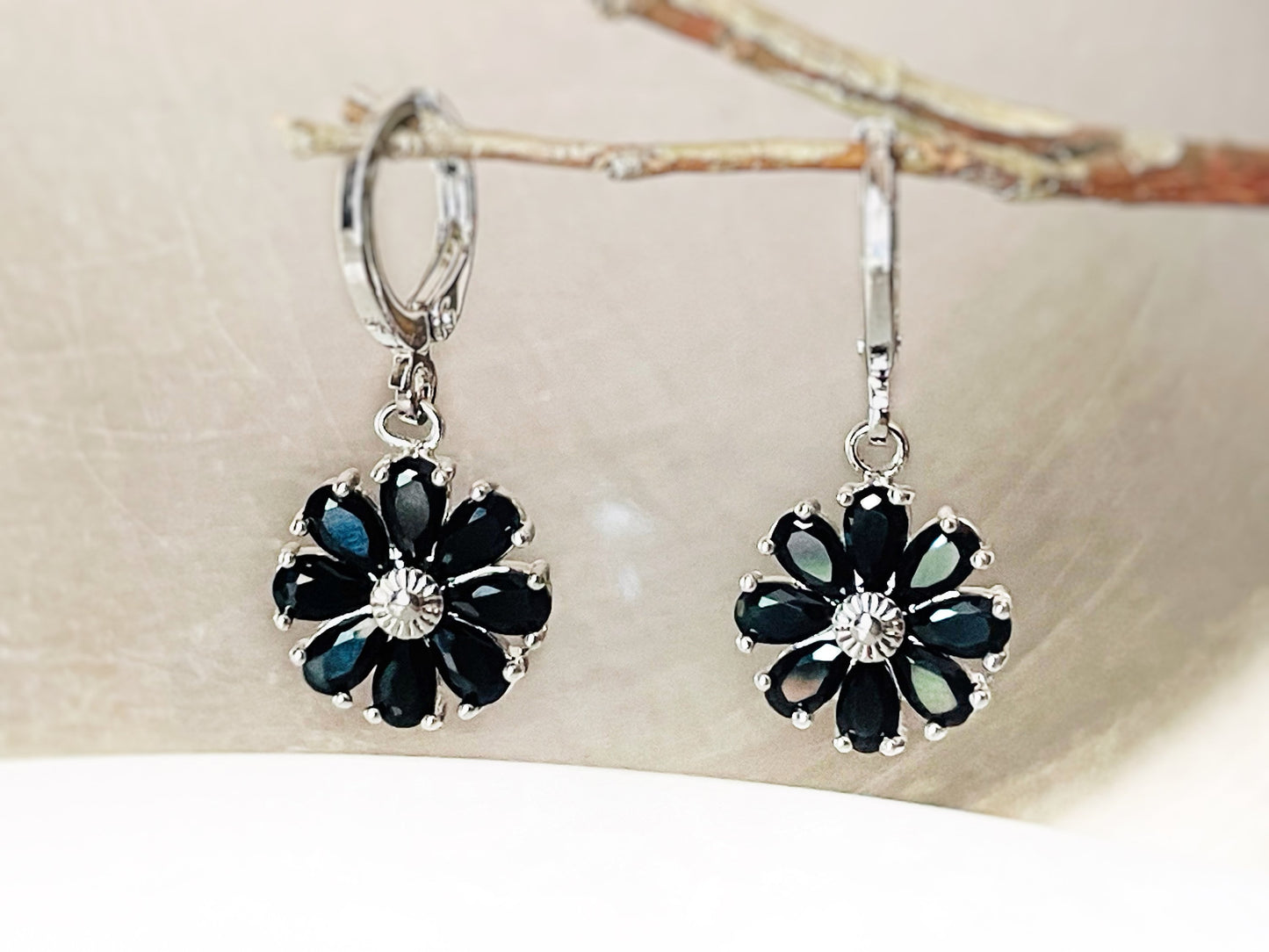 Onyx Daisy flower 2pc jewelry set