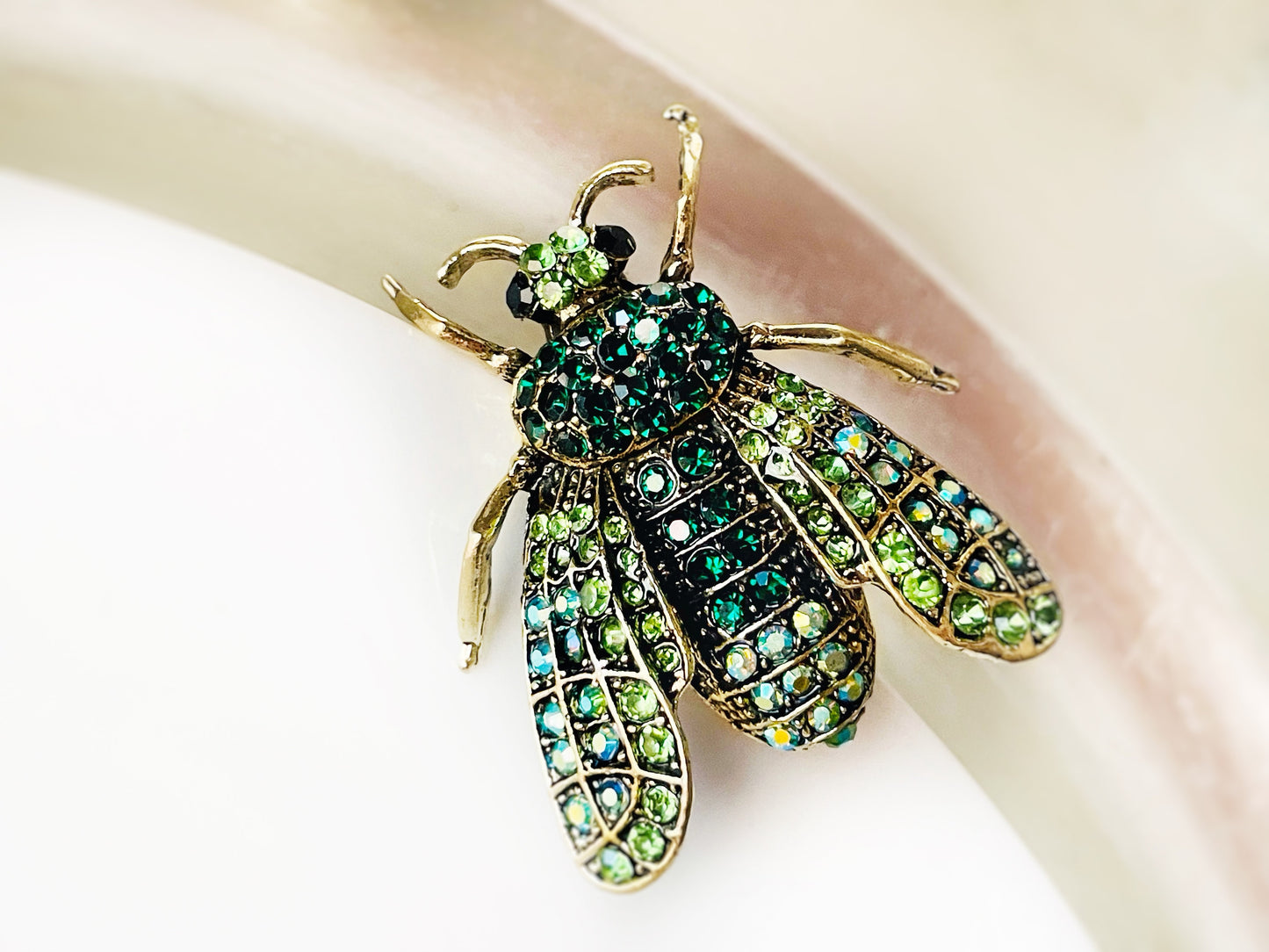 Brown crystal bee brooch antique gold, topaz brown crystal animal pin, statement crystal bee brooch, gift for her, gift for mom